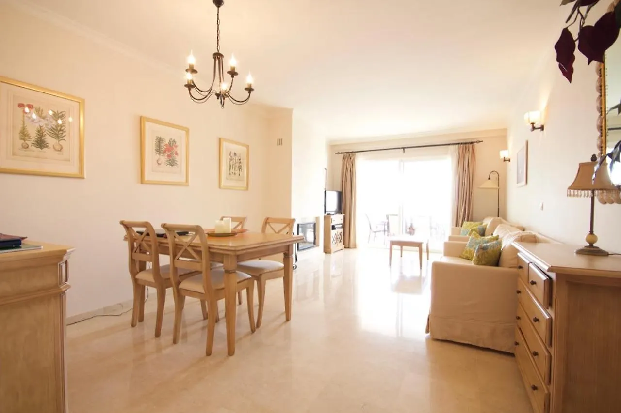 Altos De La Quinta Apartment Benahavis Spain